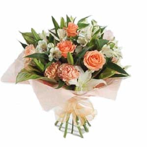 Ankara K�z�lay Al��veri� Merkezi AVM �i�ek �i�ek�i , �i�ek�ilik  karisik buket tanzimi demeti - anneler g�n� �i�ek buketi -