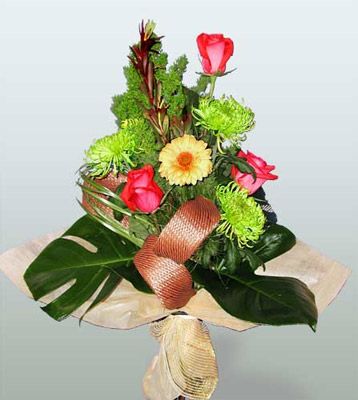 Ankara Karum i� ve al��veri� merkezi AVM ucuz �i�ek g�nder 3 adet g�l 4 adet gerbera �i�egi sade buket