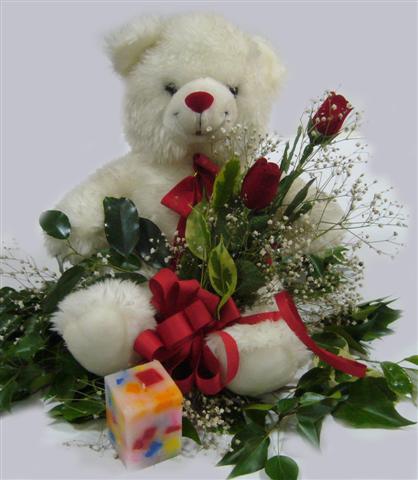 2 adet kirmizi g�l , mum ve oyuncak 