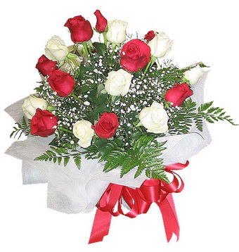 Ankara K�z�lay Al��veri� Merkezi AVM �i�ek �i�ek�i , �i�ek�ilik  12 adet kirmizi ve beyaz g�ller buket