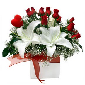 Ankara Panora AVM �i�ek�i ma�azas� 1 dal kazablanka 11 adet k�rm�z� g�l vazosu