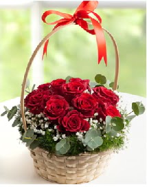 Sepet i�erisinde 12 adet k�rm�z� g�l Ankara K�z�lay Al��veri� Merkezi AVM �i�ek �i�ek�i , �i�ek�ilik 