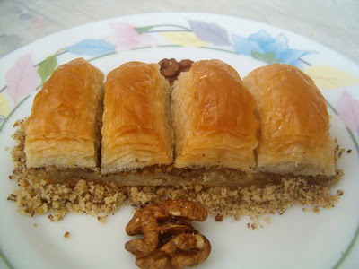 Ankara Forum Outlet AVM �i�ek�i �i�ek sipari�i Essiz lezzette 1 kilo cevizli baklava tatli