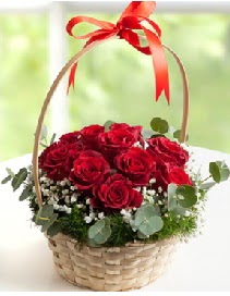 Sepet i�erisinde 12 adet k�rm�z� g�l Ankara K�z�lay Al��veri� Merkezi AVM �i�ek �i�ek�i , �i�ek�ilik 